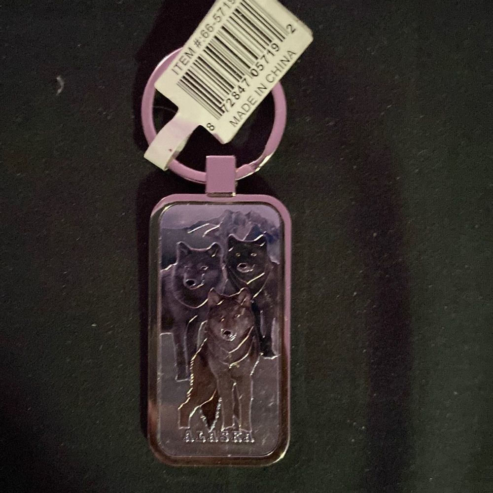Alaskan Silvertone Keychain with Wolves Design Wildlife Souvenir Accessory
